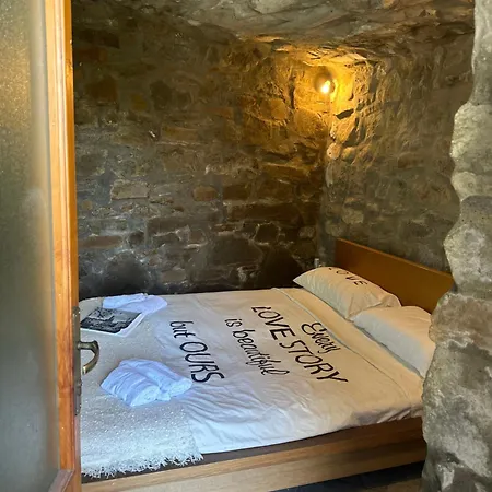 La Grotta Di Leonardo A Vinci *